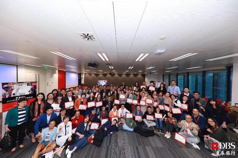 Chinese social entrepreneurs proudly display their certificate of completion at the SE Bootcamp by Shanghai Yishe Public Welfare Cultural Development Centre.
